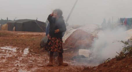 وفاة عائلة سورية نازحة “اختناقاً” شمال غرب سوريا