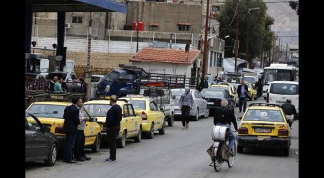 أزمة بنزين خانقة في مناطق السلطة السورية وطوابير لا تنتهي للحصول على الوقود