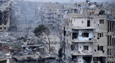 مهجرو مخيم اليرموك خارج مراكز الإيواء بعد طرد قوات السلطة لهم