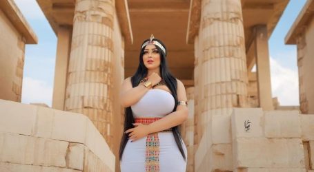  التحقيق في صور فرعونية لعارضة أزياء أثارت غضباً واسعاً في مصر