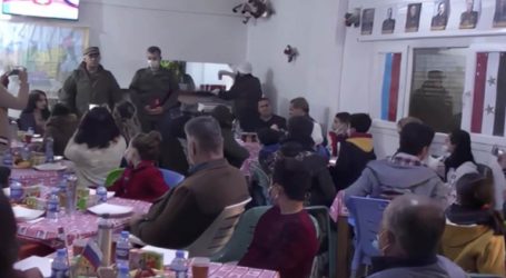 جنود روس يعلمون طلاب سوريين اللغة الروسية في القامشلي