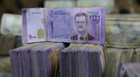 الليرة السورية تواصل انهيارها وتتخطى حاجز الـ 4000 أمام الدولار