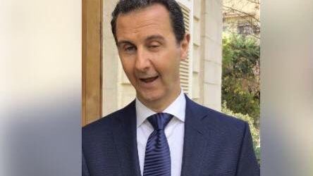 شبيح حاول الدفاع عن بشار الأسد ففضحه (فيديو)