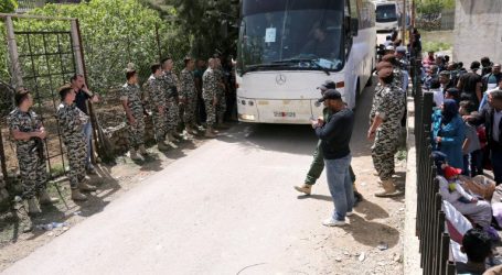 لبنان يرحّل لاجئين ويسلمهم للسلطة السورية