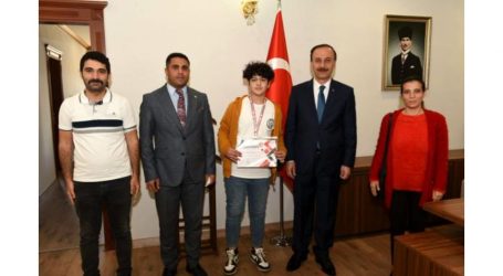 تركيا.. طالب سوري ينال بطولة عالمية في الكاراتيه