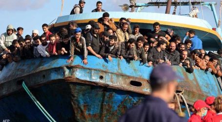 اليونان تعلن عن إنقاذ قارب يضم عشرات المهاجرين