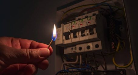 فواتير الكهرباء عبء كبير يرهق الموظفين ضمن مناطق سيطرة السلطة السورية
